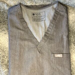 Figs women’s V-Neck scrub top in Charcoal